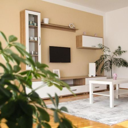 Apartments Marina Sveti Filip i Jakov Bagian luar foto