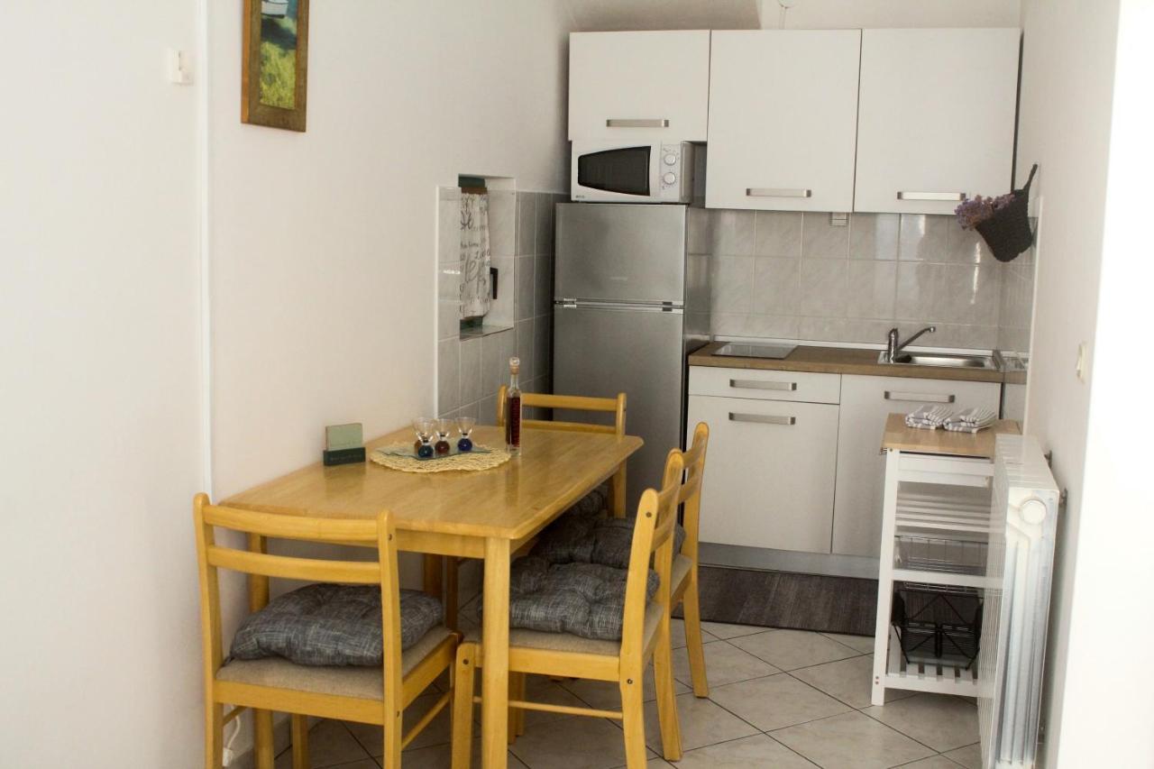 Apartments Marina Sveti Filip i Jakov Bagian luar foto