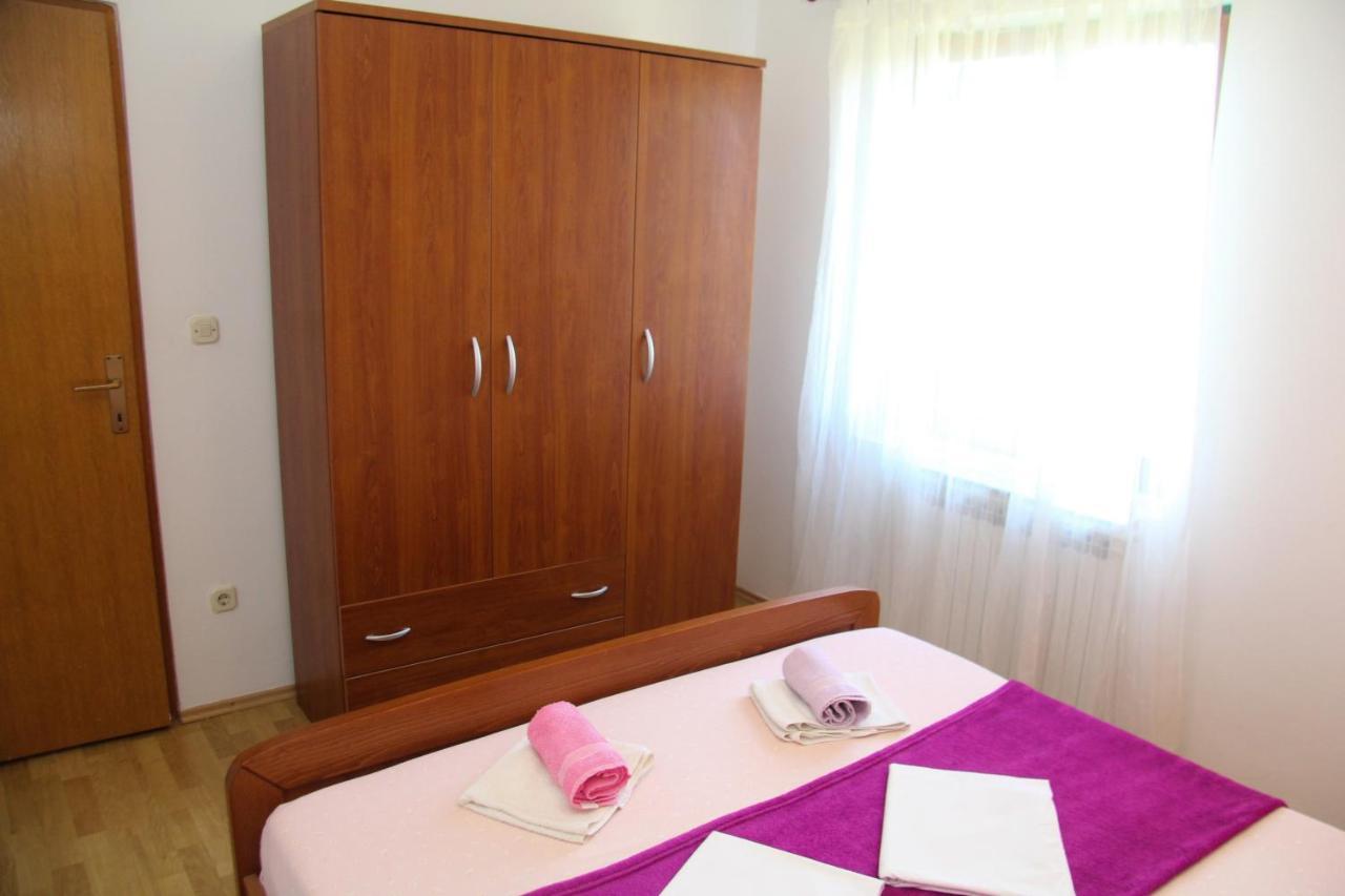 Apartments Marina Sveti Filip i Jakov Bagian luar foto