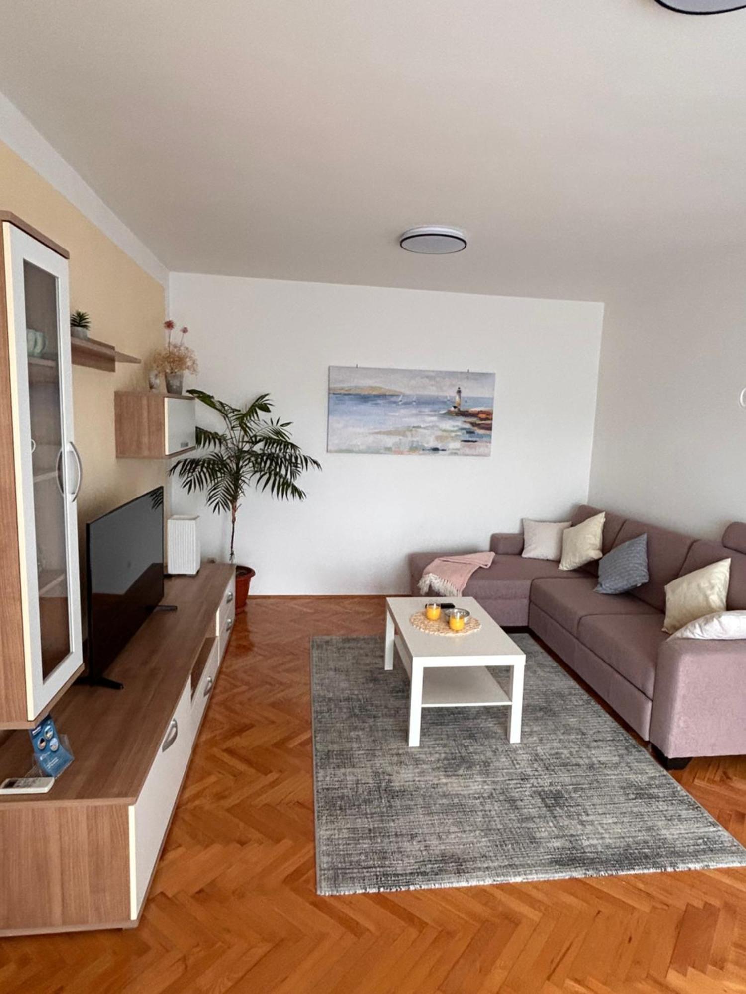 Apartments Marina Sveti Filip i Jakov Bagian luar foto