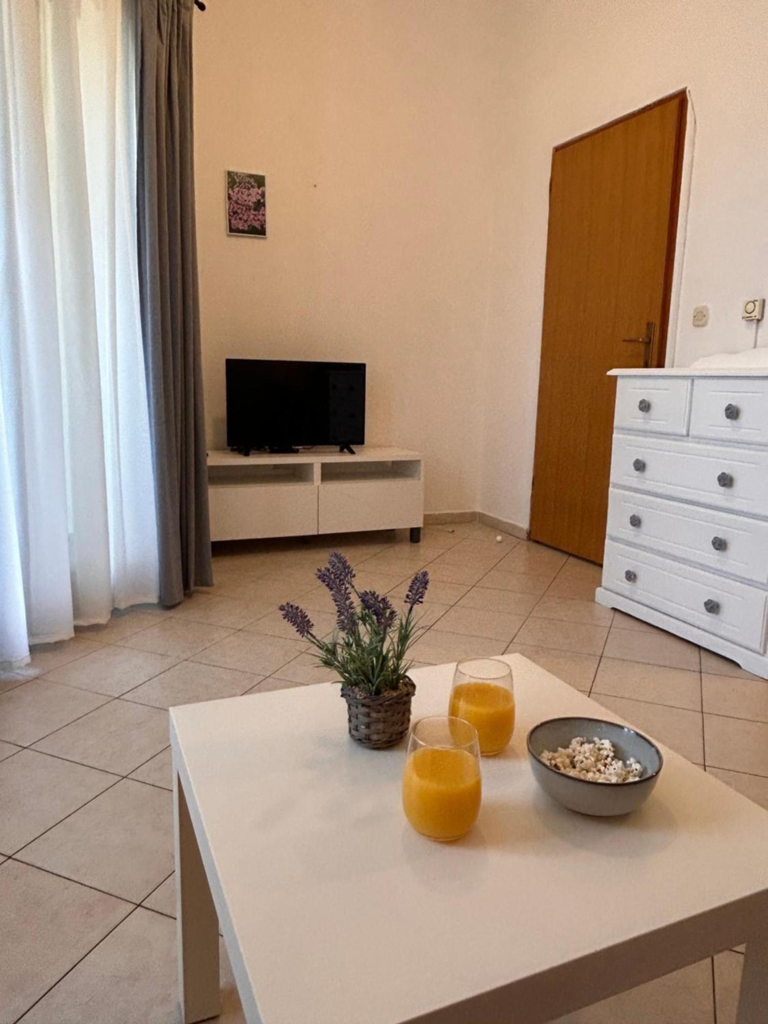 Apartments Marina Sveti Filip i Jakov Bagian luar foto