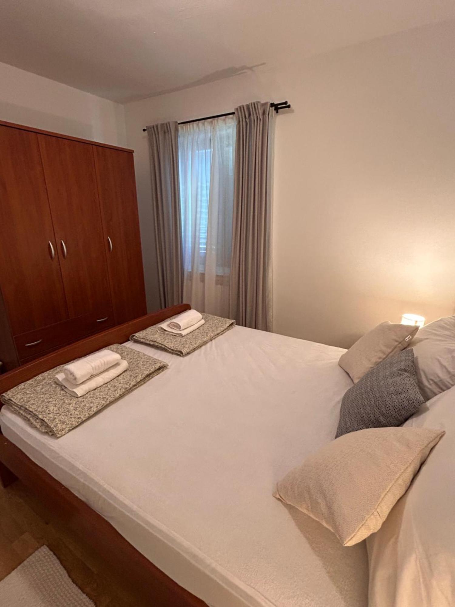 Apartments Marina Sveti Filip i Jakov Bagian luar foto