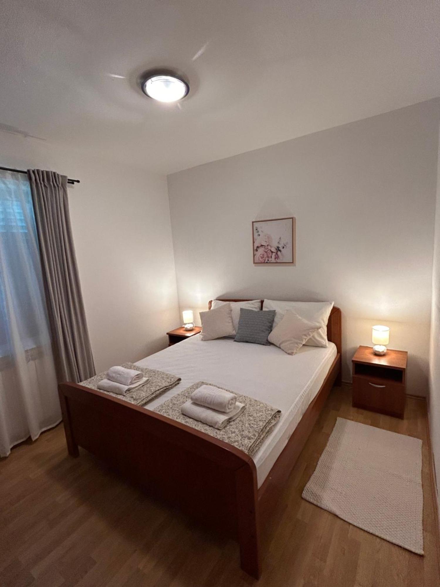 Apartments Marina Sveti Filip i Jakov Bagian luar foto