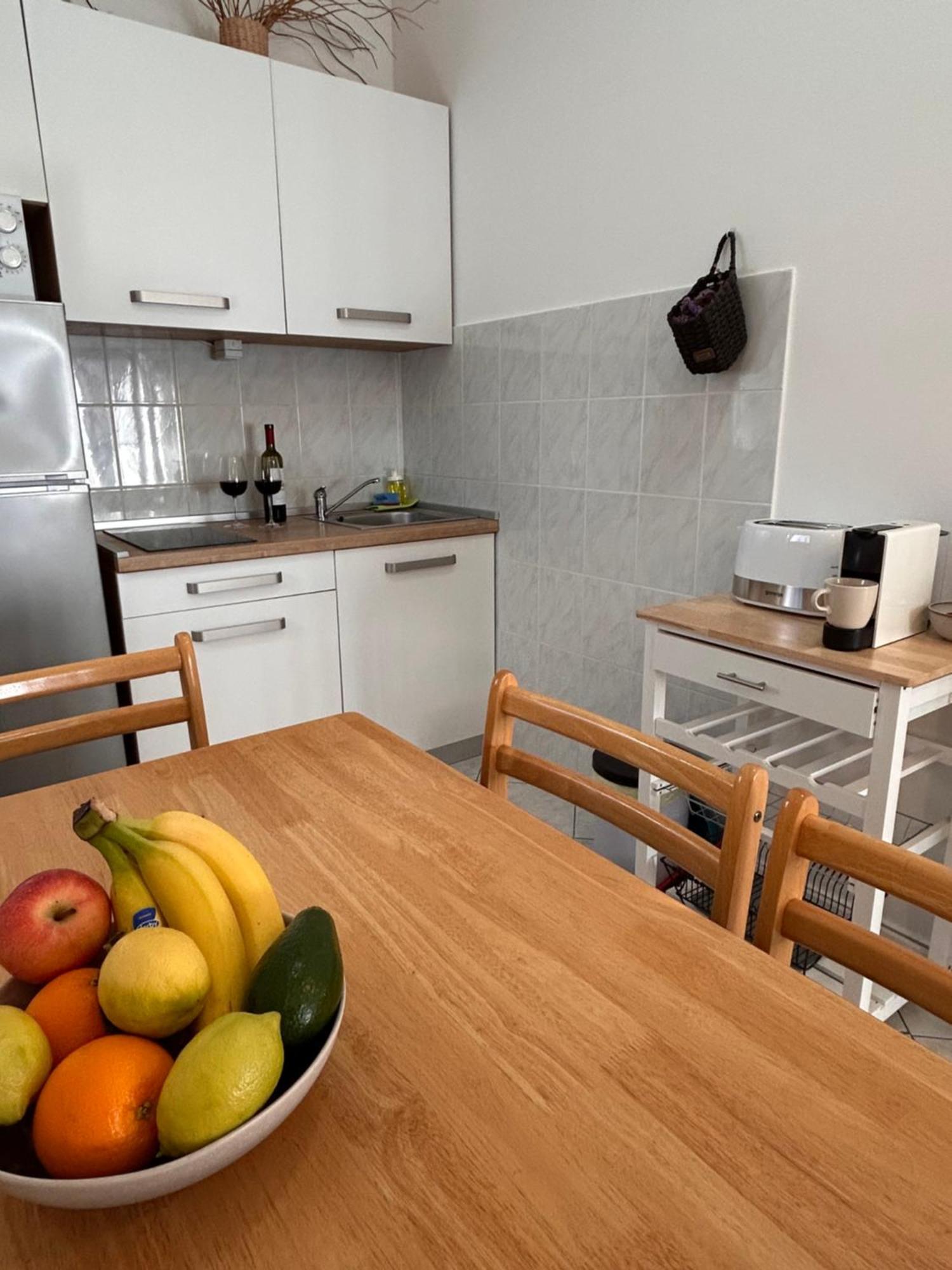 Apartments Marina Sveti Filip i Jakov Bagian luar foto