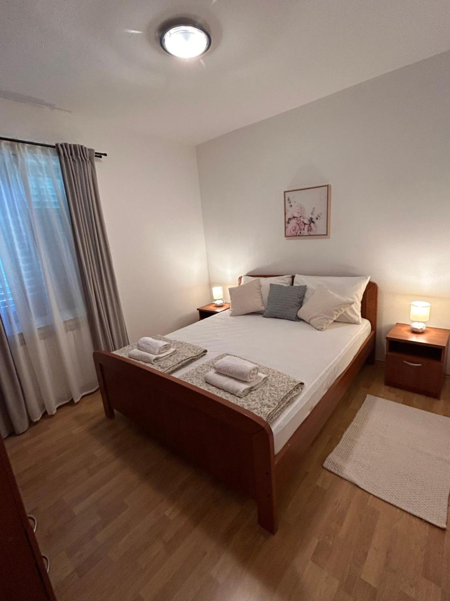 Apartments Marina Sveti Filip i Jakov Bagian luar foto