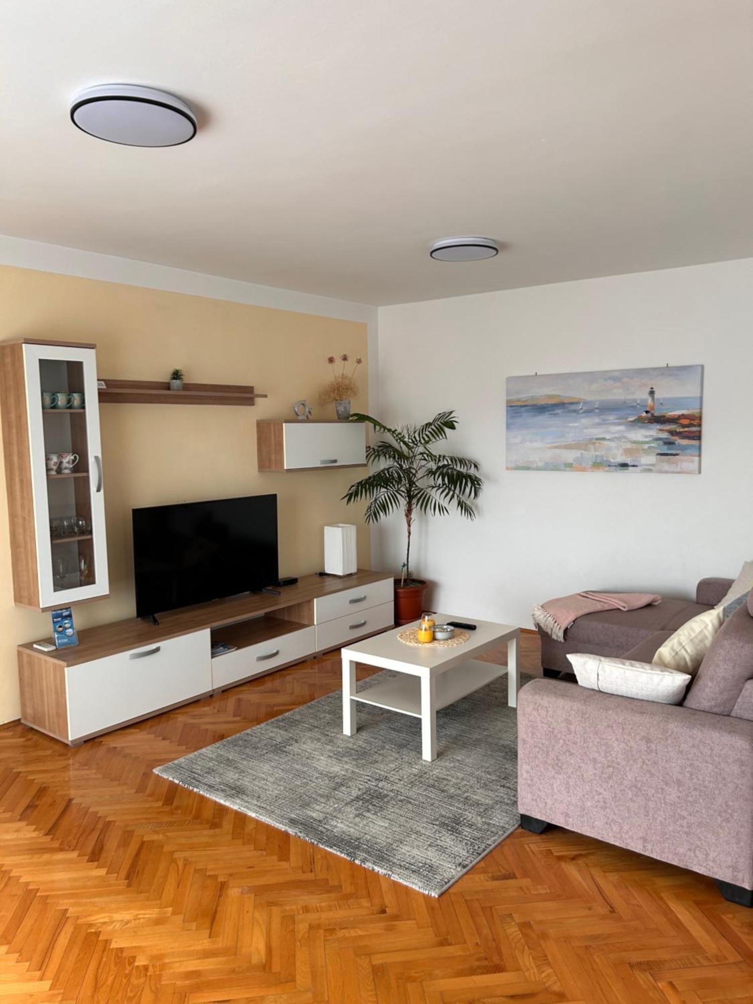 Apartments Marina Sveti Filip i Jakov Bagian luar foto