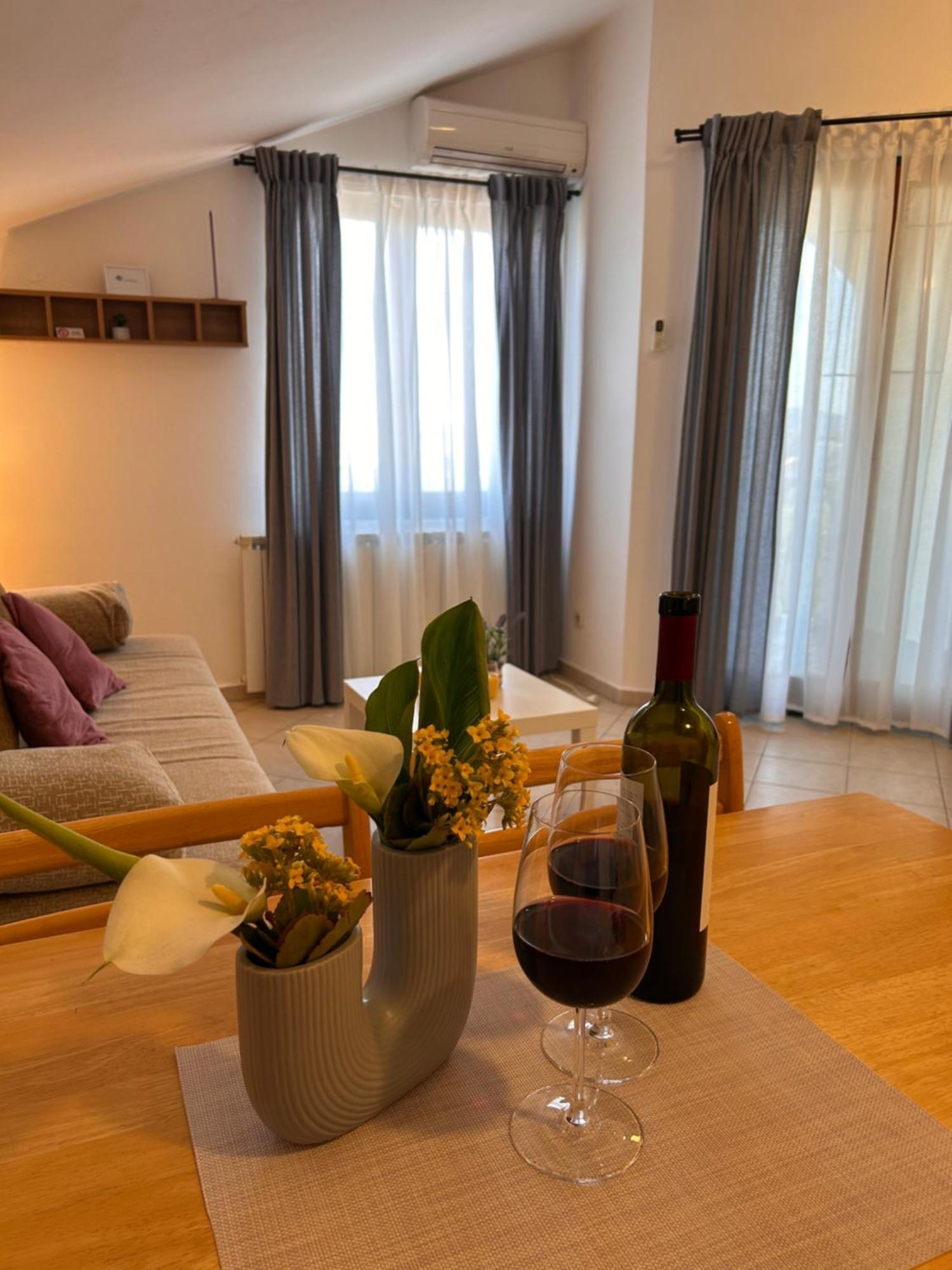 Apartments Marina Sveti Filip i Jakov Bagian luar foto