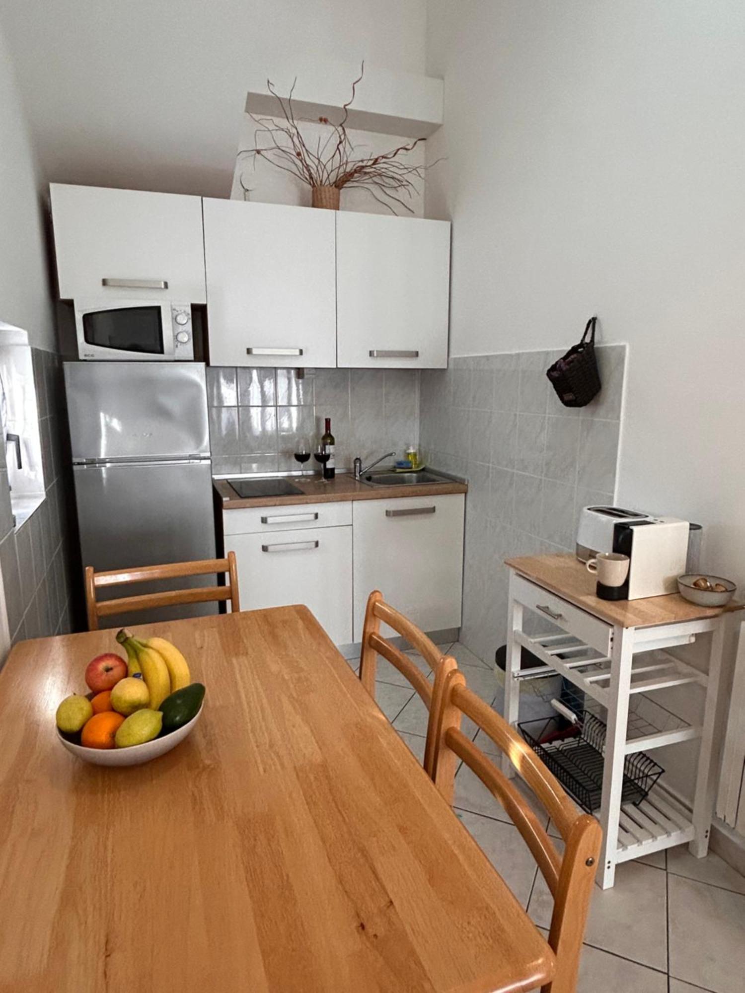 Apartments Marina Sveti Filip i Jakov Bagian luar foto