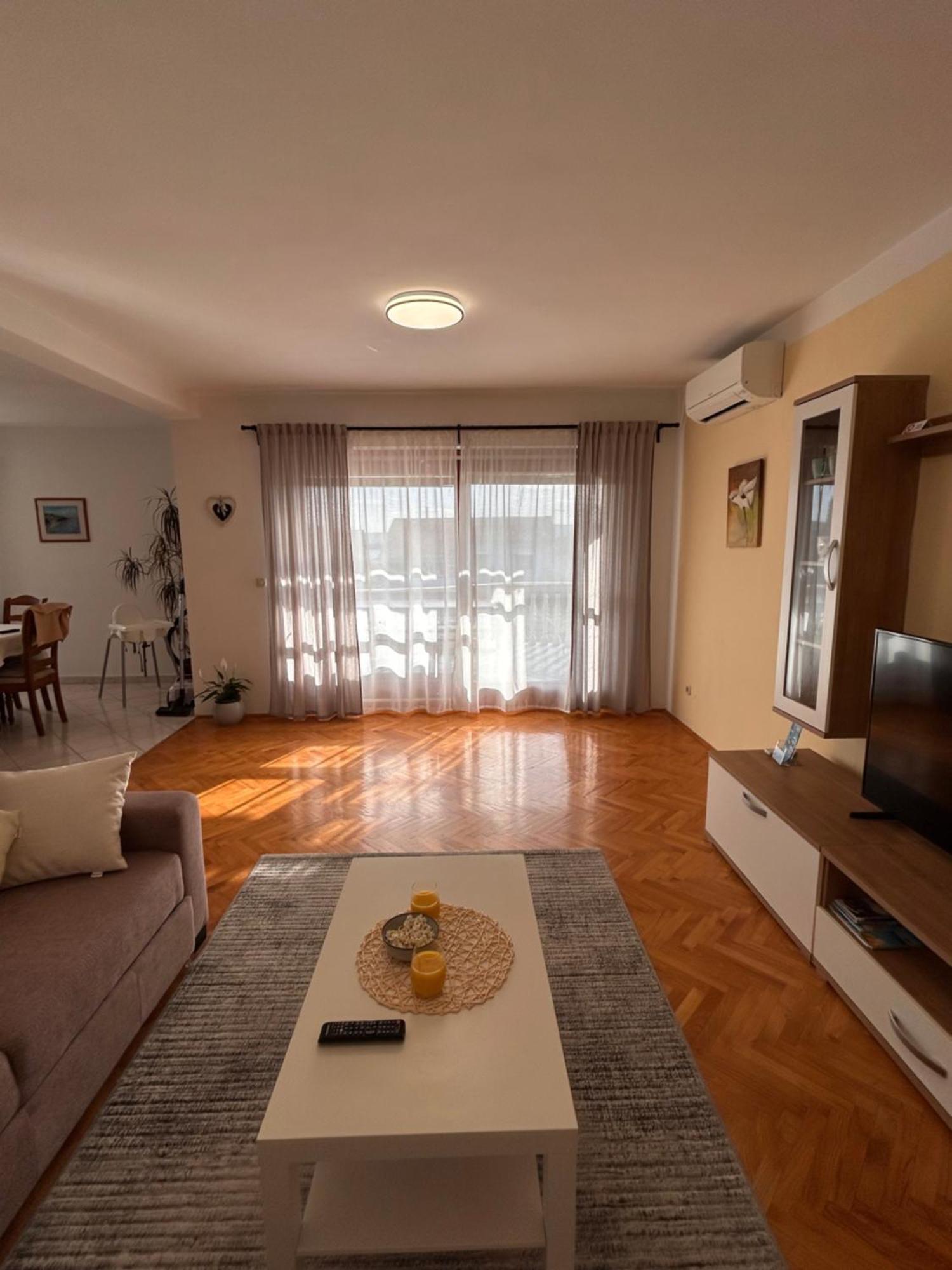 Apartments Marina Sveti Filip i Jakov Bagian luar foto