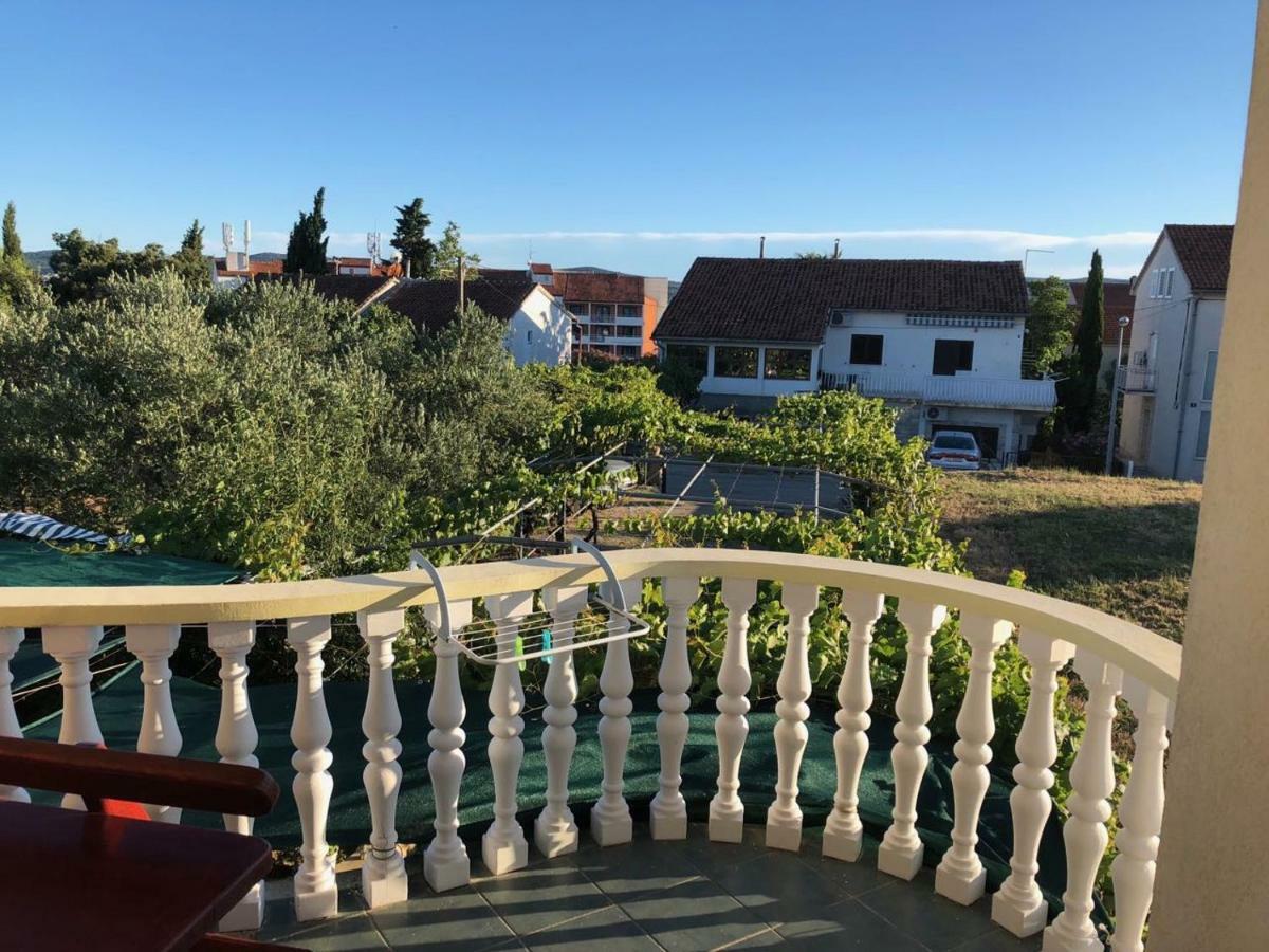 Apartments Marina Sveti Filip i Jakov Bagian luar foto